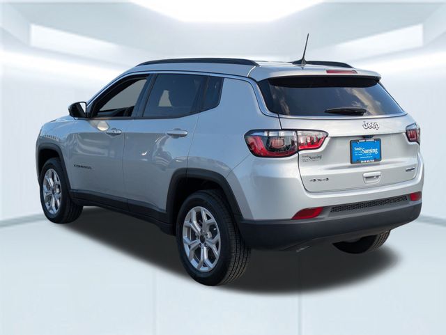 2025 Jeep Compass Latitude photo 3