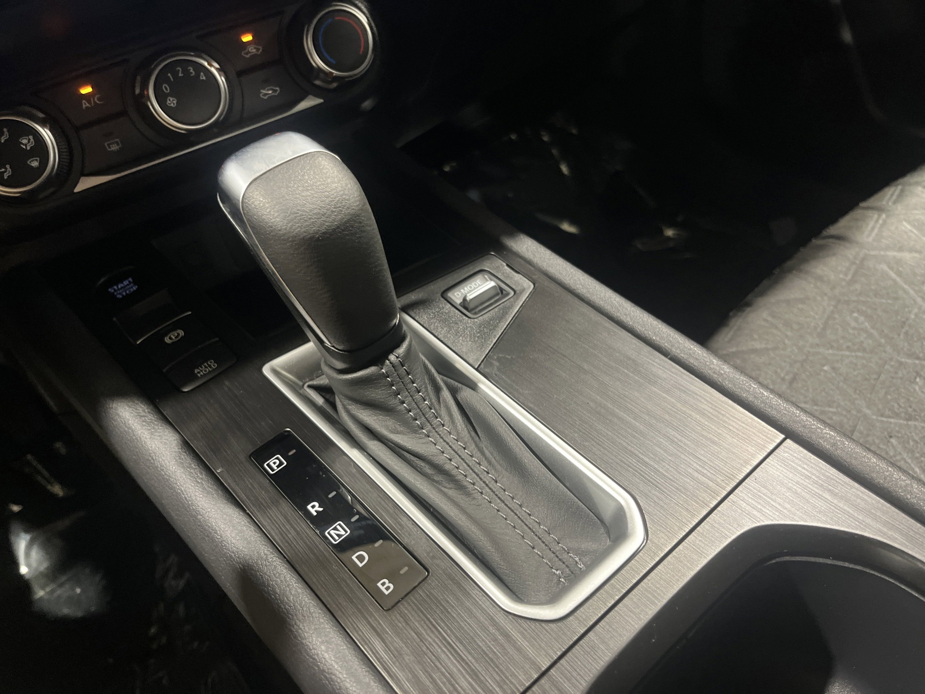 2025 Nissan Kicks SV photo 21