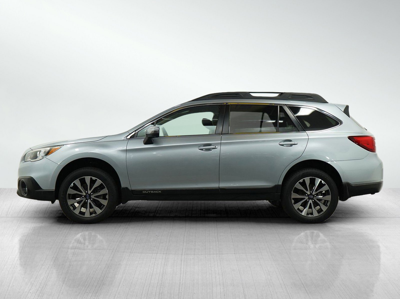 Used 2015 Subaru Outback Limited with VIN 4S4BSBJC3F3289675 for sale in Burnsville, Minnesota