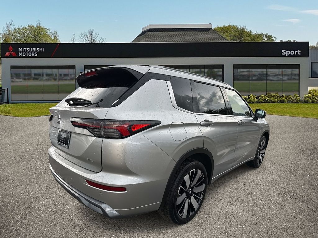 2025 Mitsubishi Outlander SEL photo 3