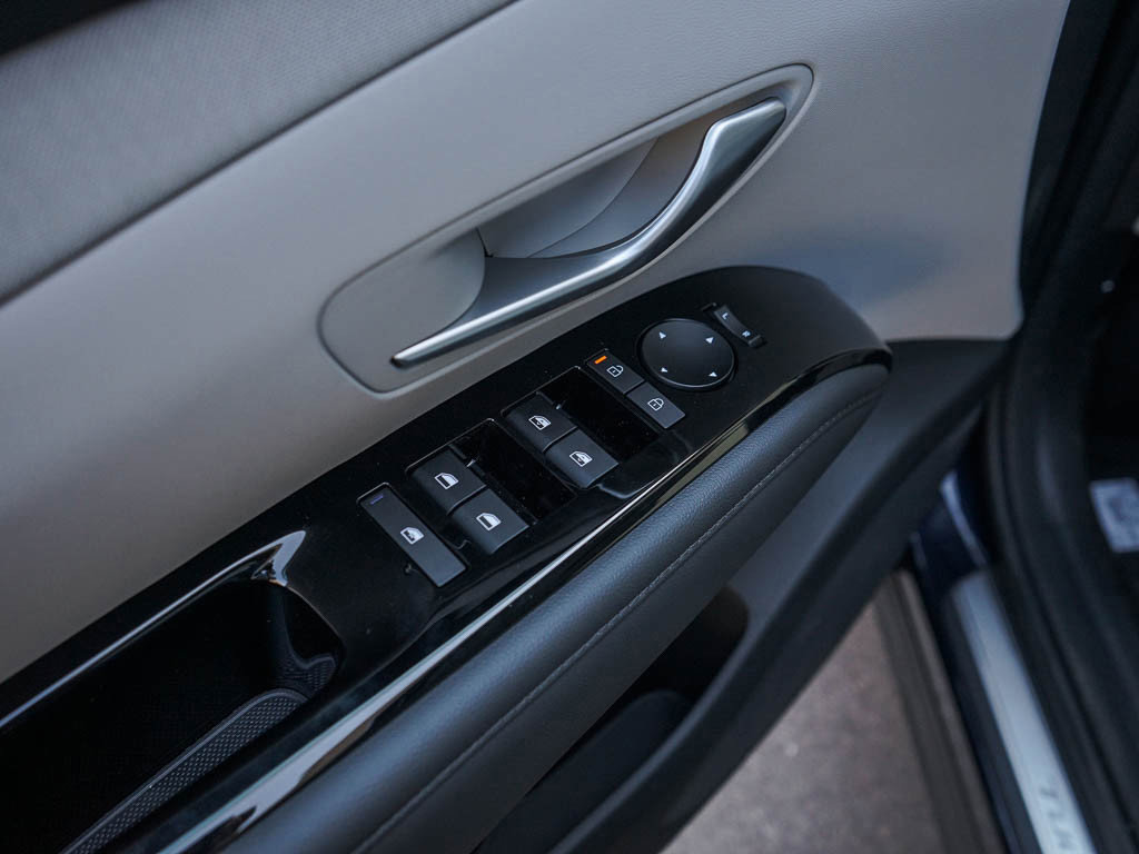 2025 Hyundai Tucson Hybrid Limited photo 17