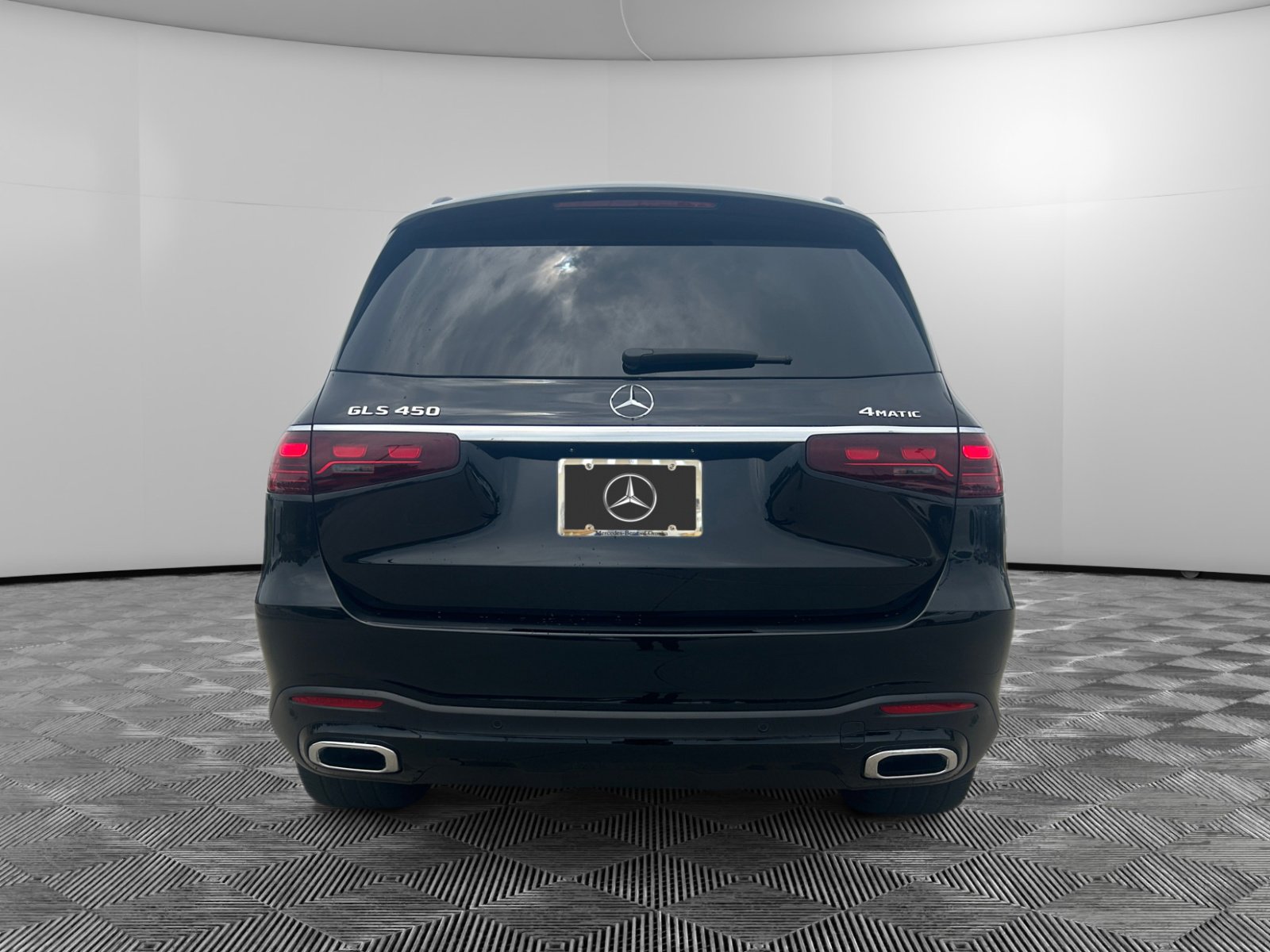 2025 Mercedes Benz GLS 450 4MATIC photo 3