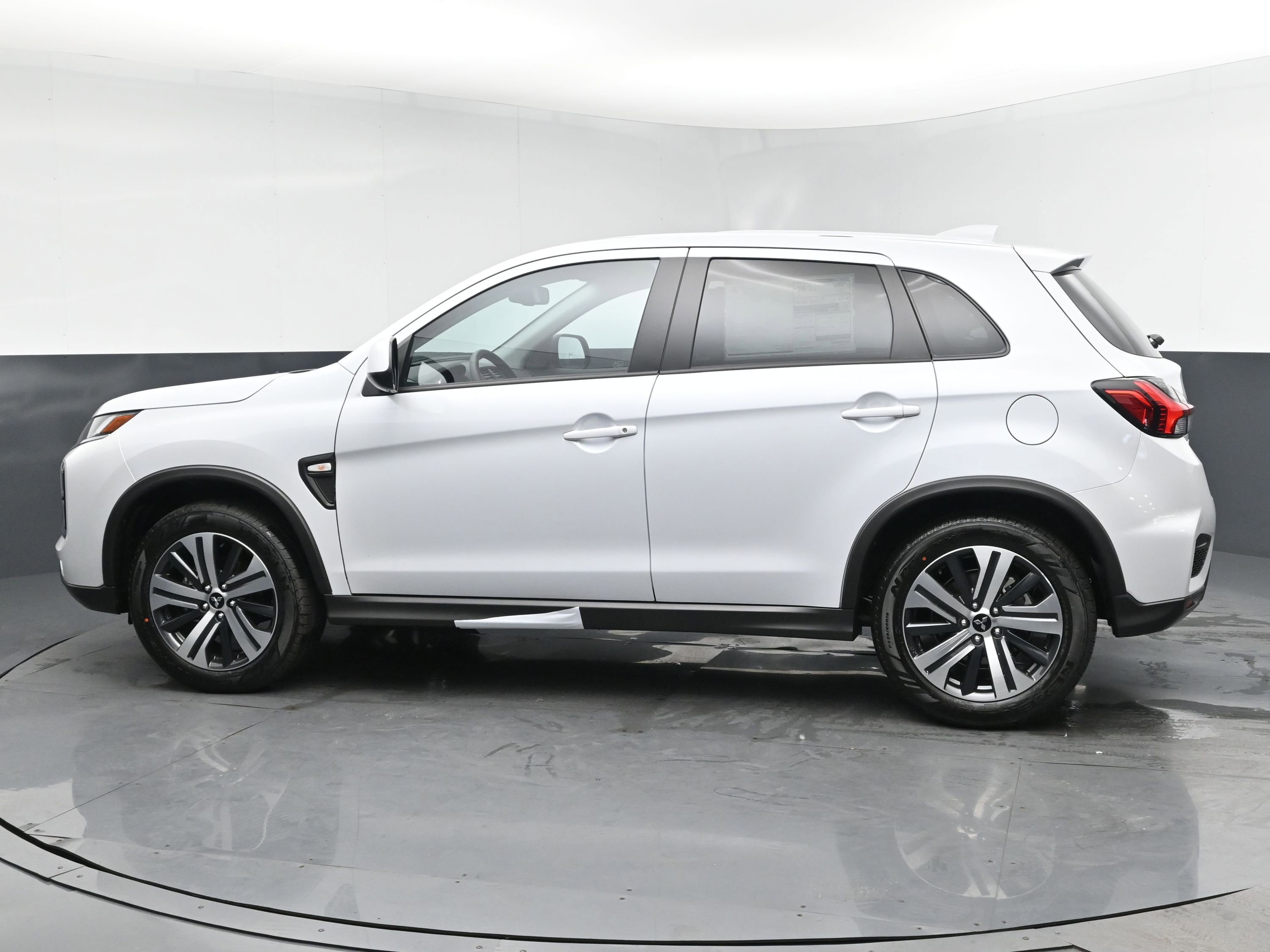 2025 Mitsubishi Outlander Sport ES SE LE photo 2