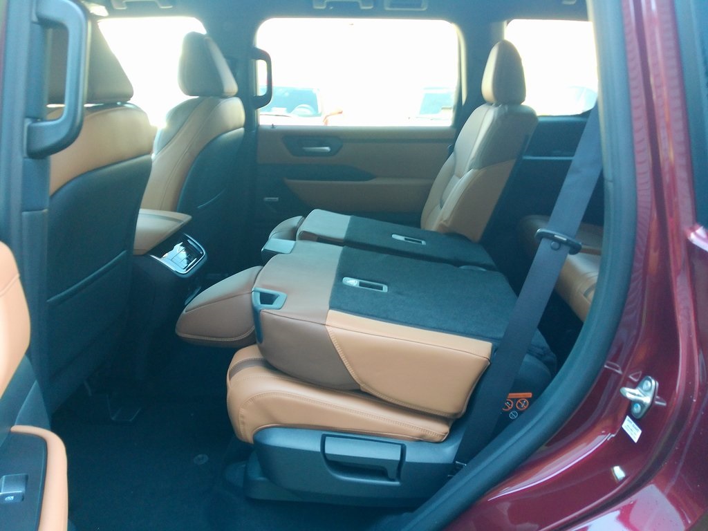 2025 Nissan Armada SL photo 28