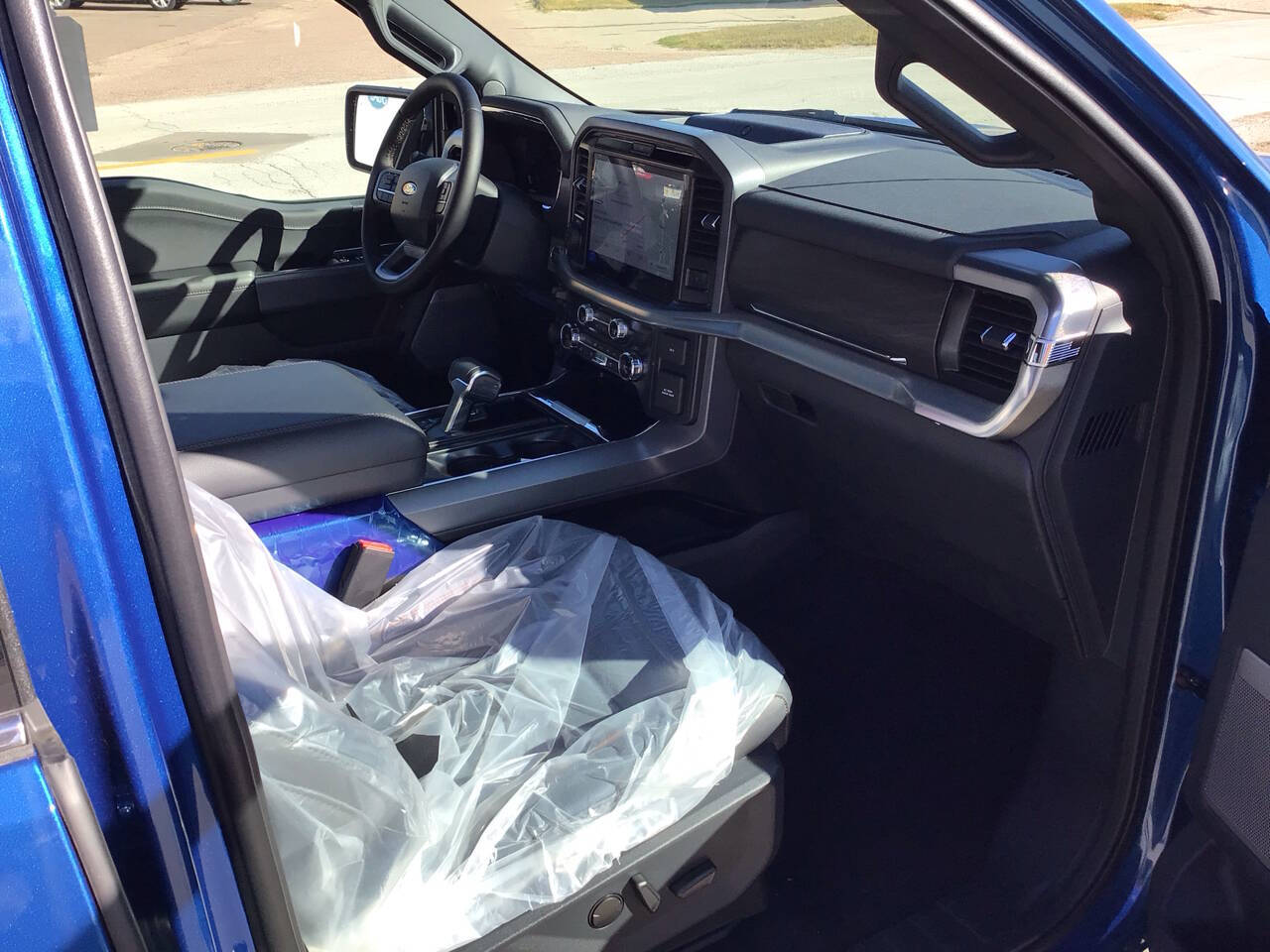 2025 Ford F-150 Lariat photo 10