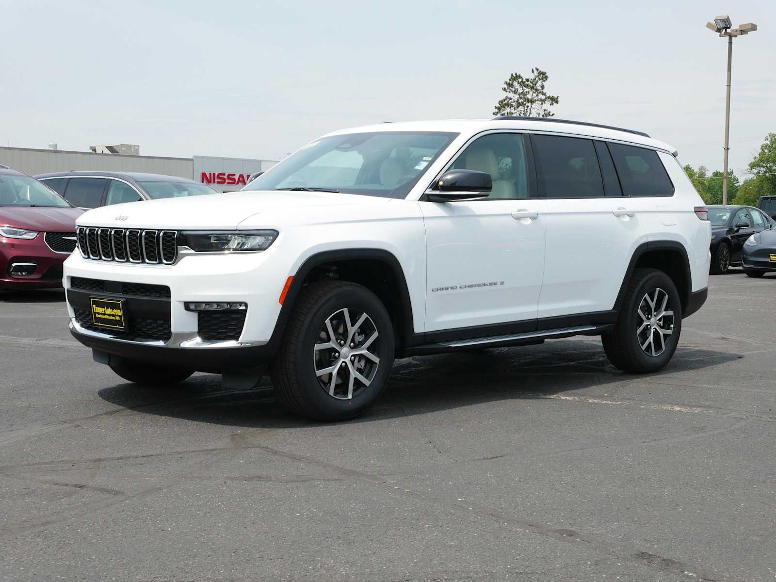 2025 Jeep Grand Cherokee Limited photo 3