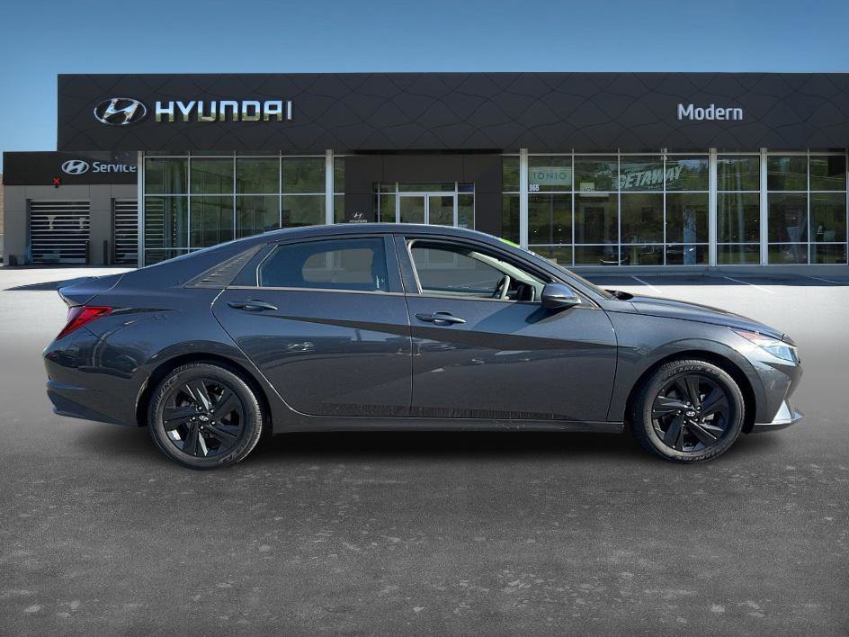 2022 Hyundai Elantra SEL photo 4