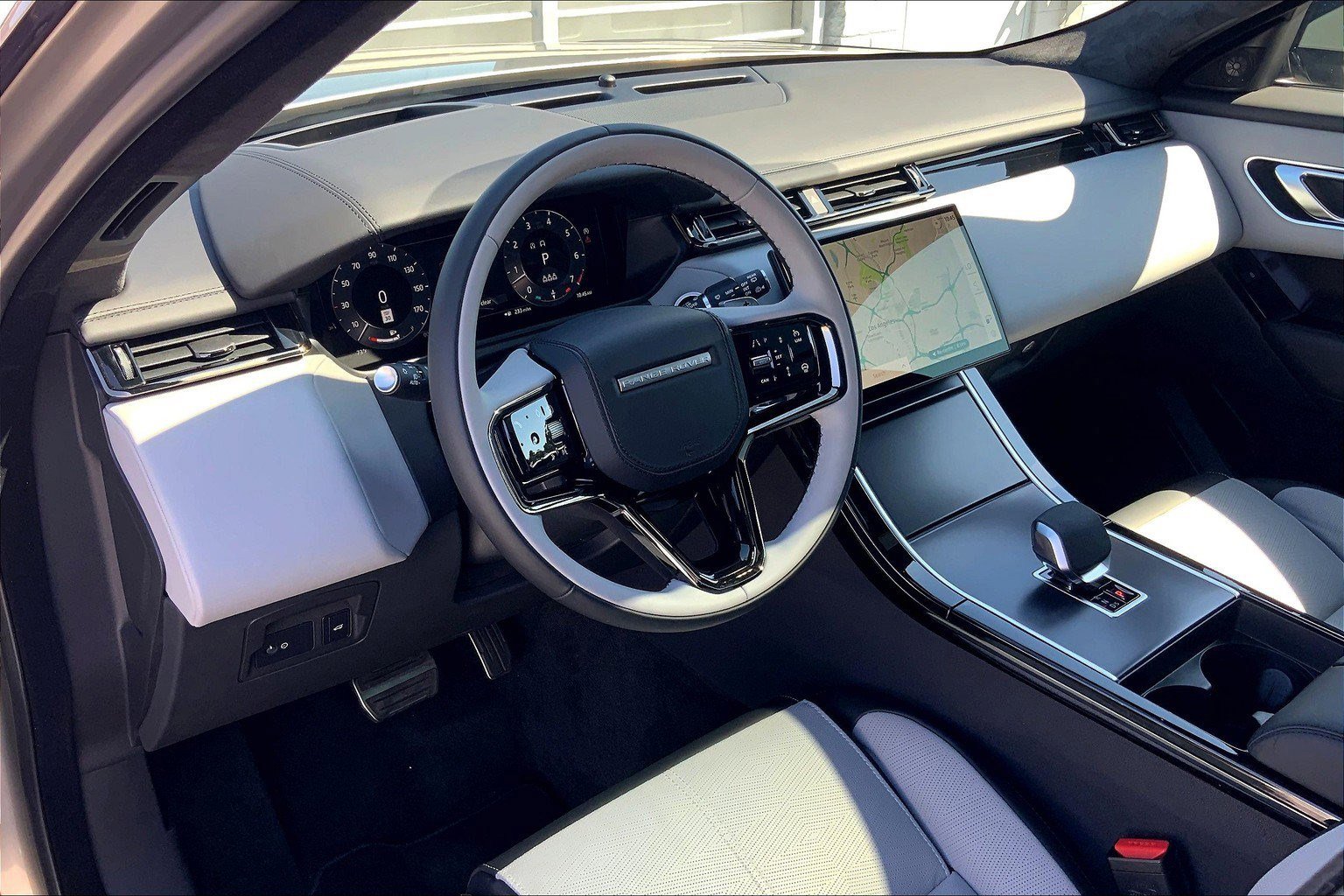 2026 Land Rover Range Rover Velar P400 Autobiography photo 3