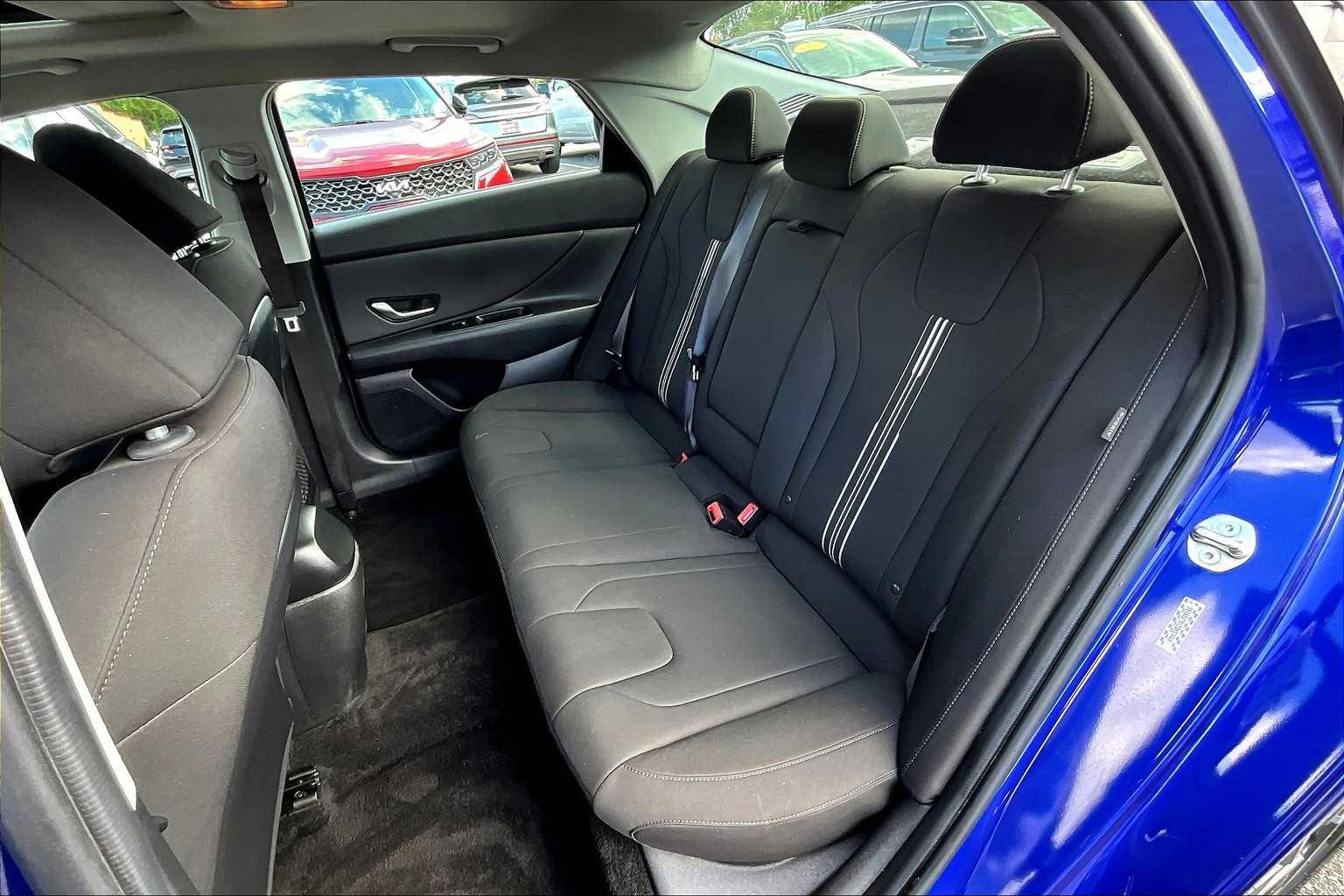 2024 Hyundai Elantra SEL Convenience photo 17