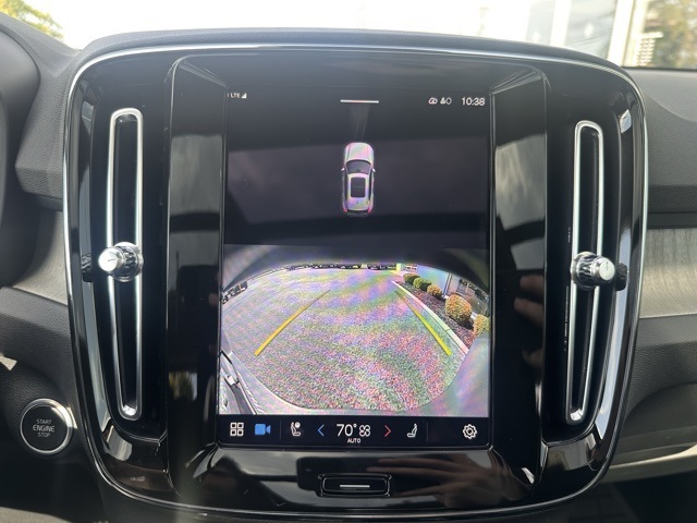 2023 Volvo XC40 Plus photo 17