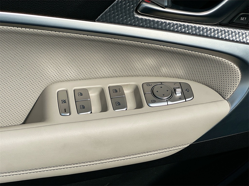2023 Genesis G70 Advanced 3.3T Sport Prestige photo 16