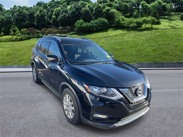 2017 Nissan Rogue SV's photo