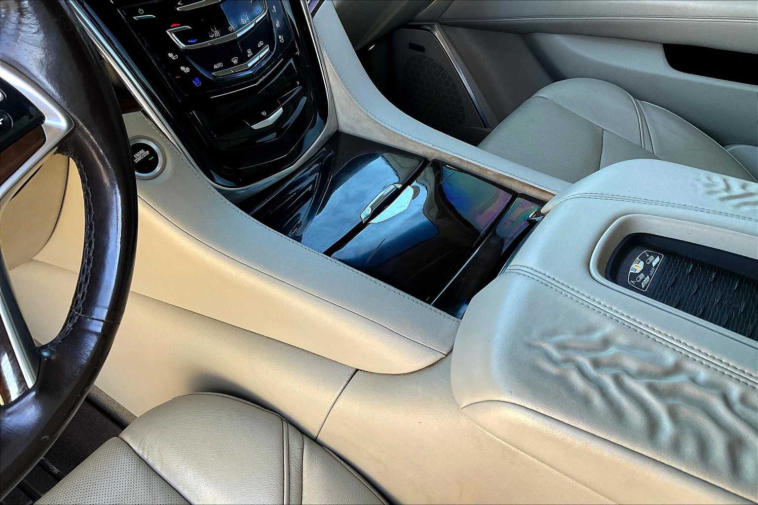 2017 Cadillac Escalade Luxury photo 15