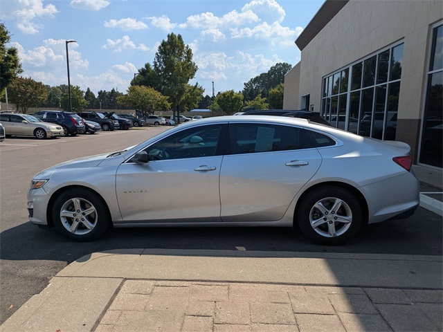 2019 Chevrolet Malibu LS photo 2