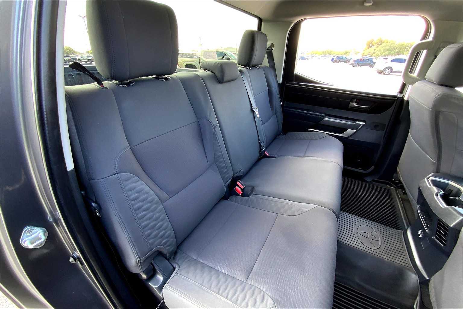 2023 Toyota Tundra SR5 CrewMax photo 18