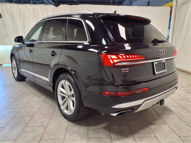 2025 Audi Q7 55 Premium Plus photo 3