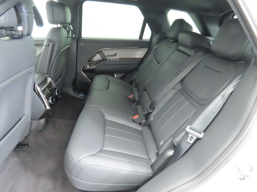 2025 Land Rover Range Rover Sport SE photo 18