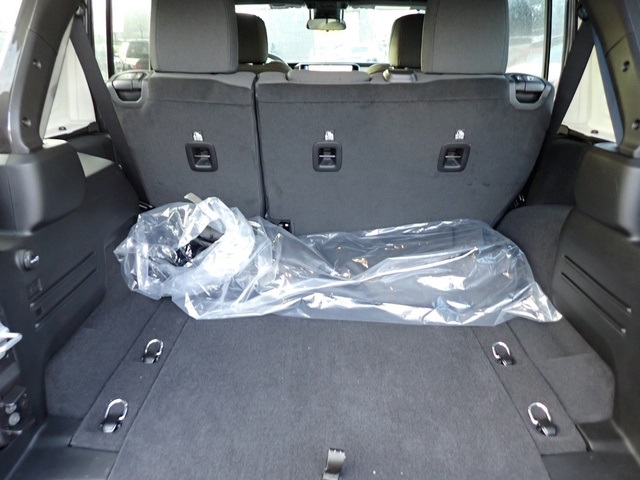 2025 Jeep Wrangler Sport S photo 4