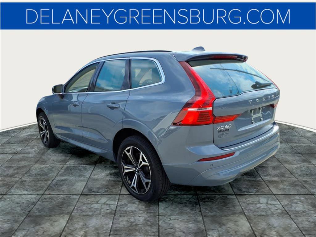 2022 Volvo XC60 B5 Momentum photo 5
