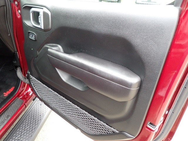 2021 Jeep Gladiator Sport photo 12