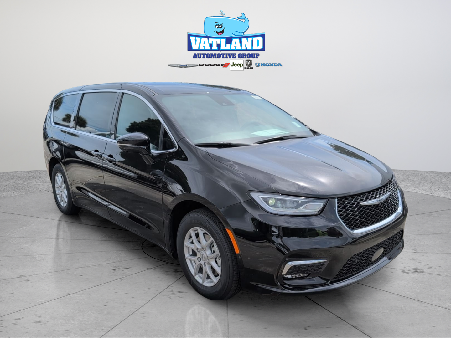 2026 Chrysler Pacifica Select's photo