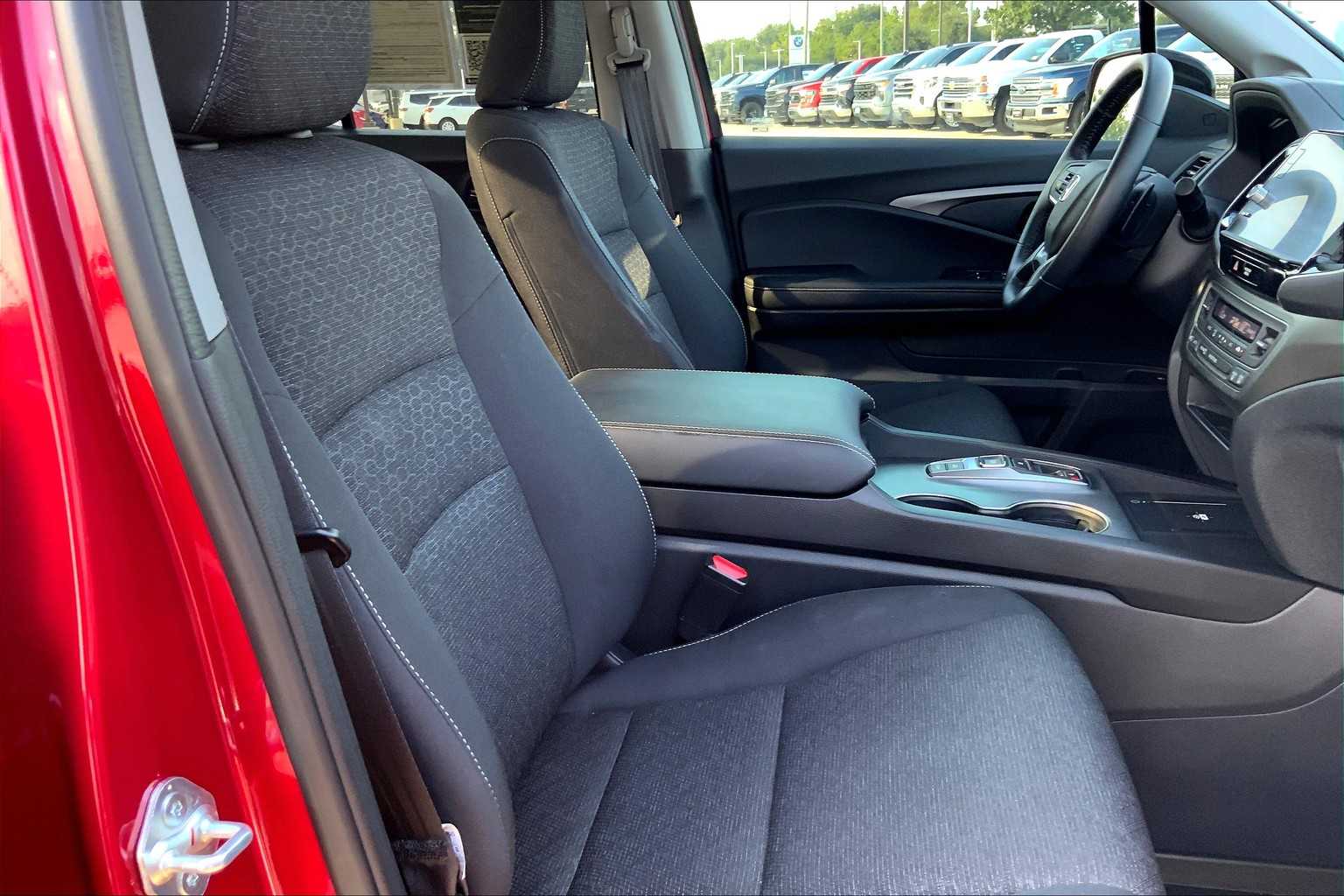 2025 Honda Ridgeline Sport photo 8