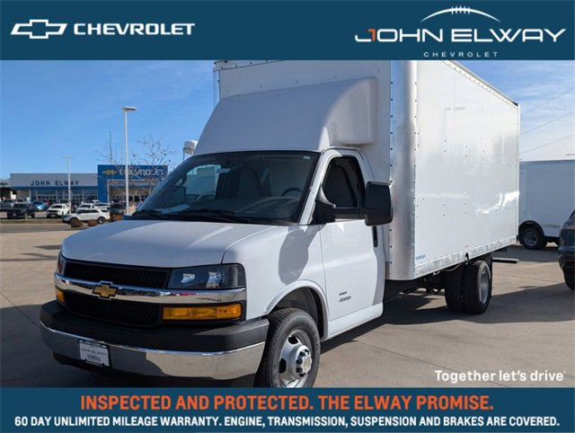 2024 Chevrolet Express Cutaway Base's photo