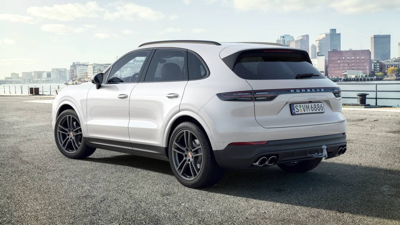 2023 Porsche Cayenne Base photo 3