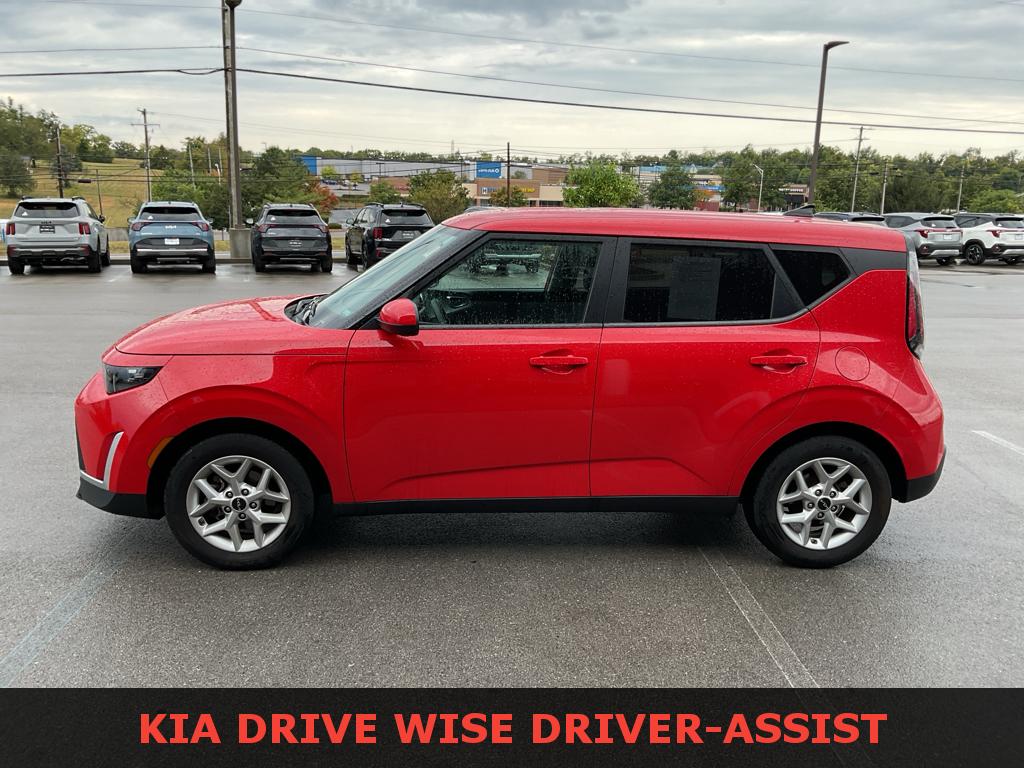 2023 Kia Soul LX photo 3