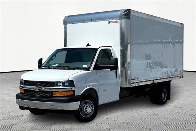 2025 Chevrolet Express Cutaway 3500 photo 3