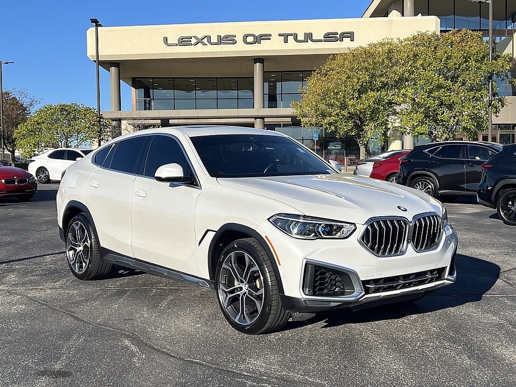 2022 BMW X6 40i's photo