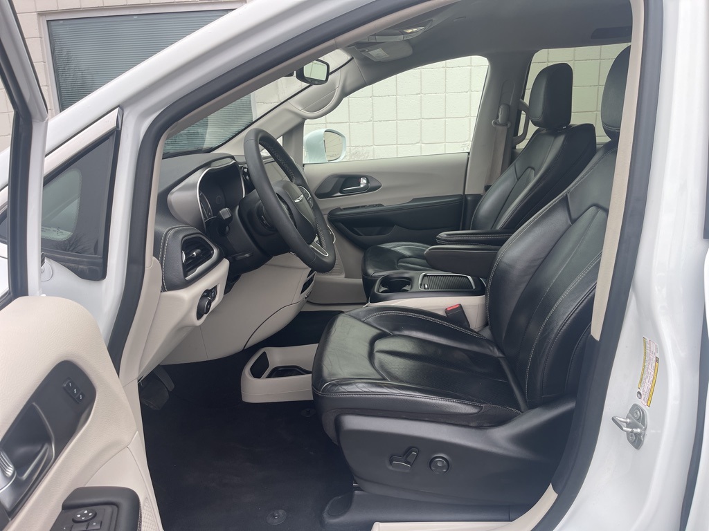 2022 Chrysler Pacifica Touring L photo 28