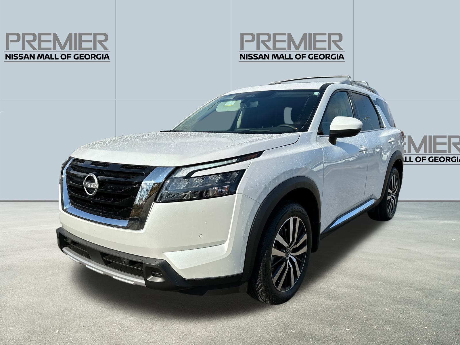 2025 Nissan Pathfinder Platinum's photo