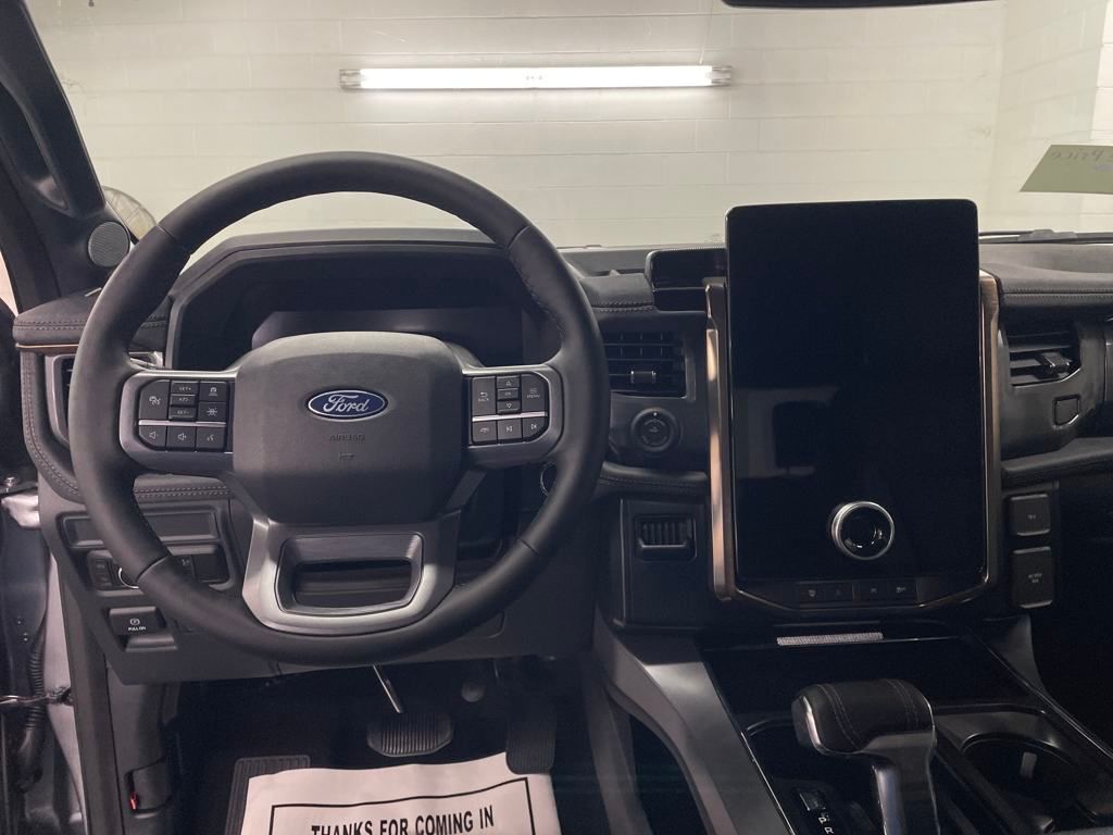 2025 Ford F-150 Lightning Lariat photo 4