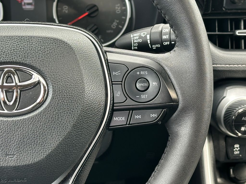 2021 Toyota RAV4 XLE Premium photo 18
