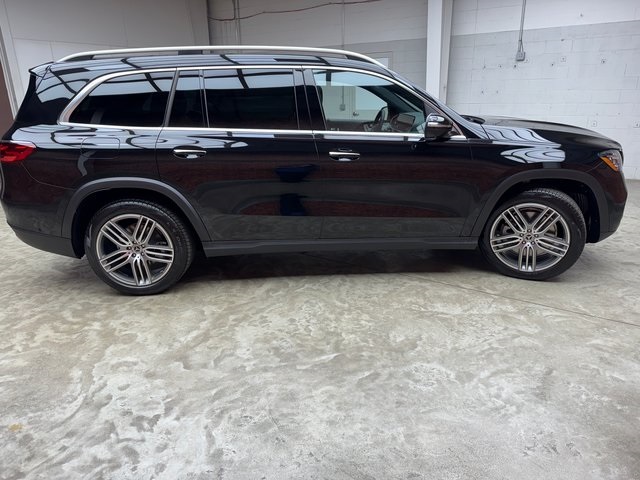 2025 Mercedes Benz GLS 450 4MATIC photo 4