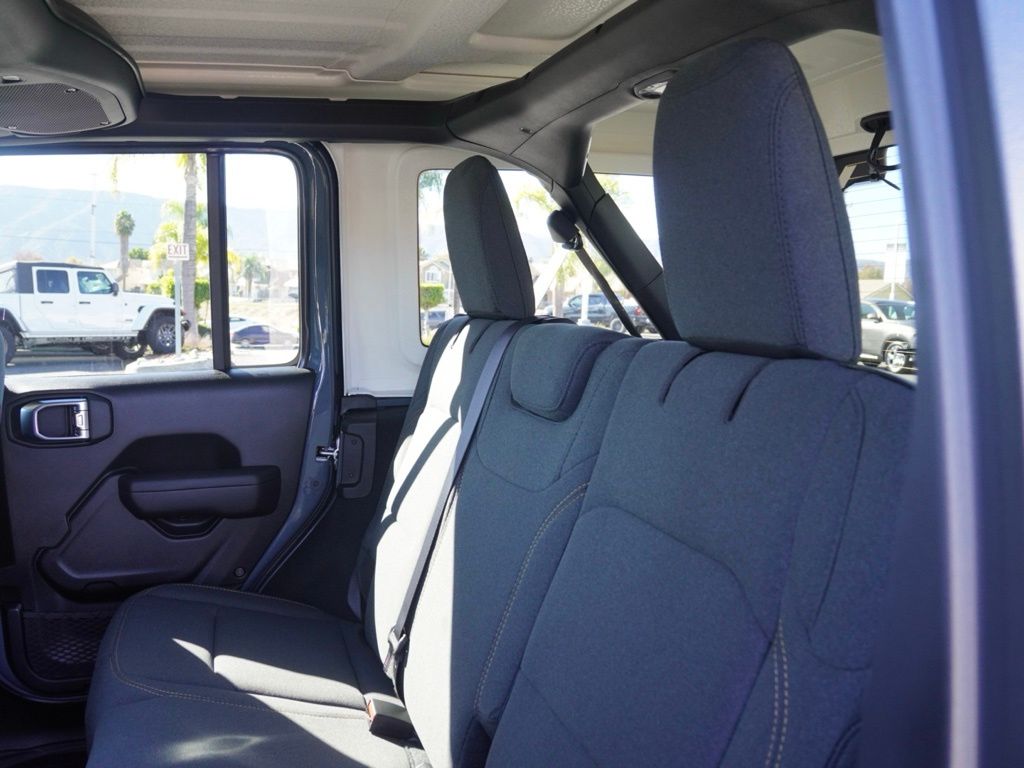 New 2026 Anvil Clear-Coat Exterior Paint Jeep 4-Door Sport S image 21