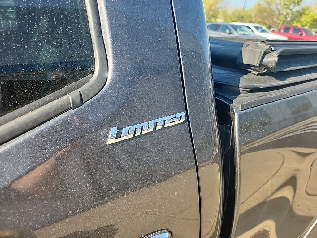 2017 Toyota Tacoma Limited photo 11
