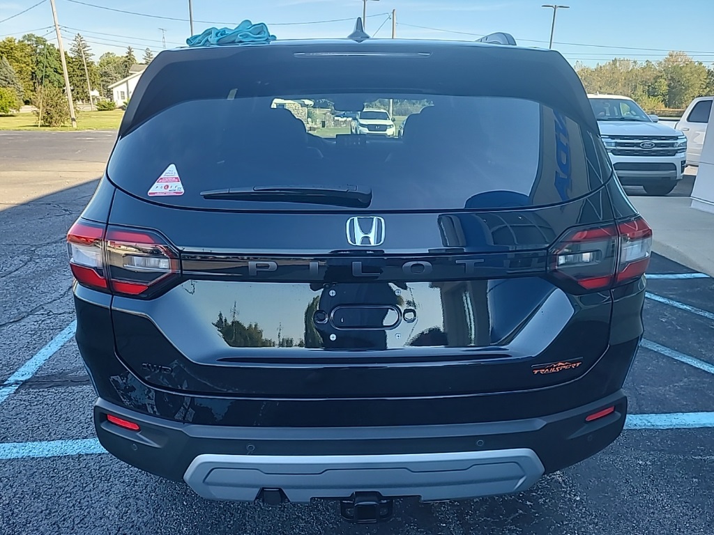 2025 Honda Pilot TrailSport photo 3