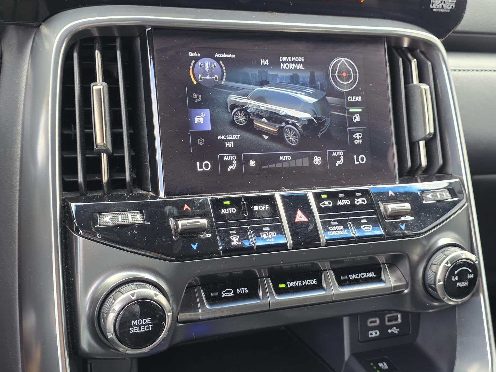 2022 Lexus LX 600 Luxury photo 23
