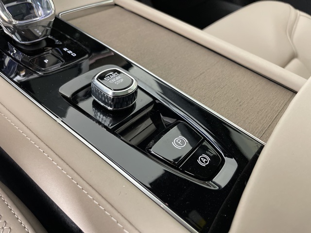 2026 Volvo XC90 AWD Plus photo 21