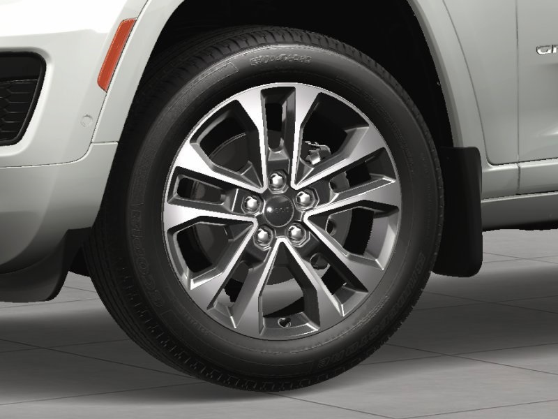 2025 Jeep Grand Cherokee Overland photo 11