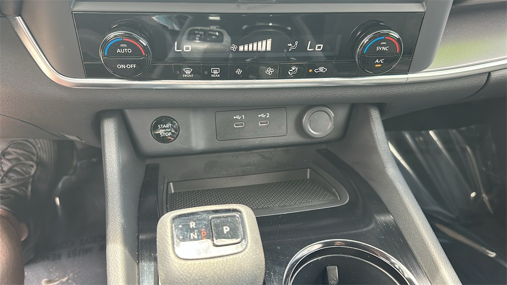 2024 Nissan Rogue SV photo 24