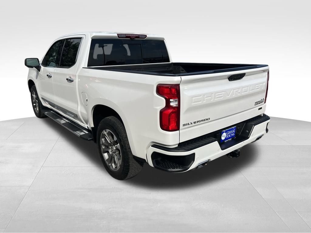2023 Chevrolet Silverado 1500 High Country photo 2