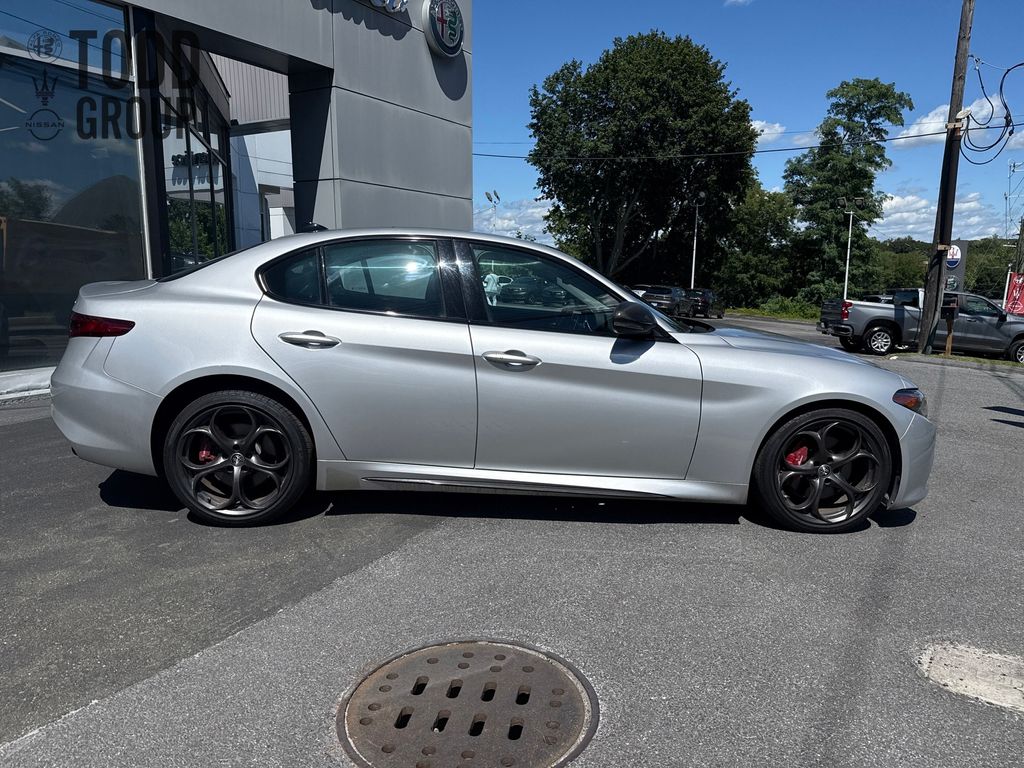 2019 Alfa Romeo Giulia Ti Sport photo 4
