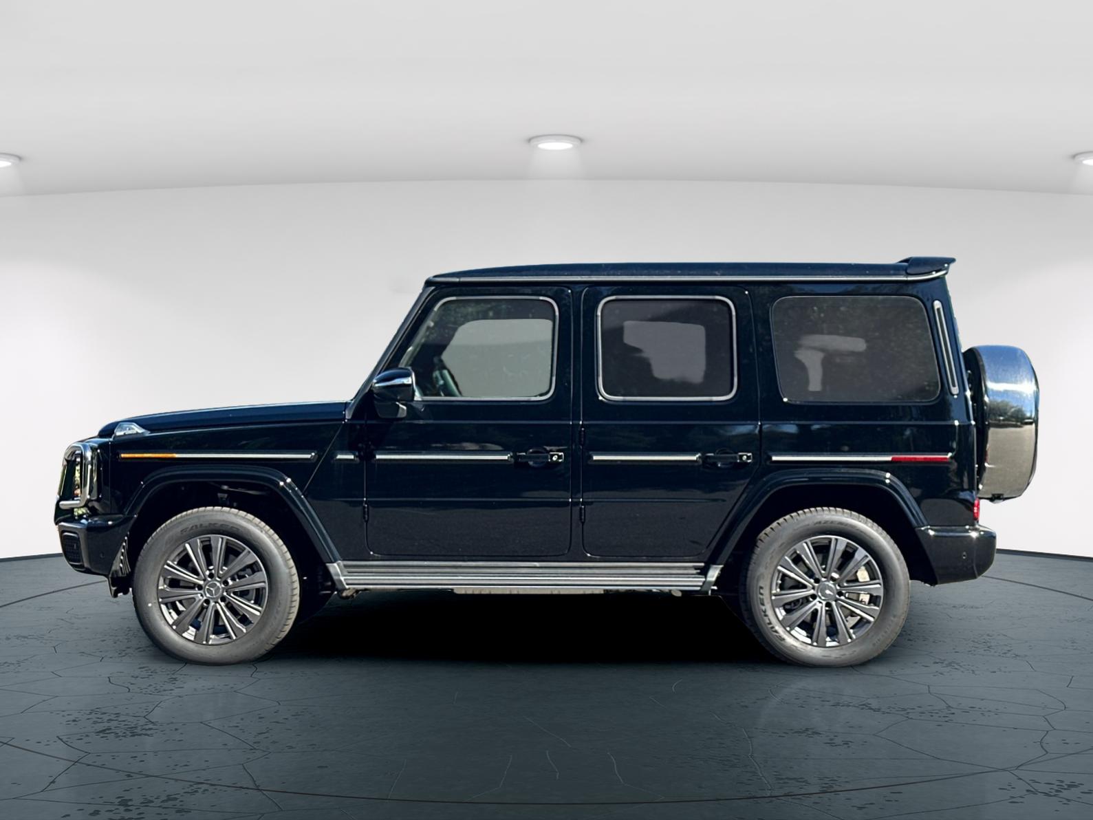 2025 Mercedes Benz G 550 photo 3
