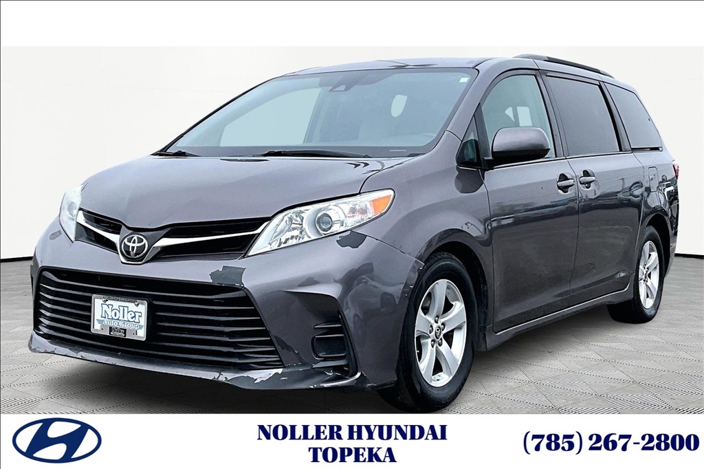 2020 Toyota Sienna LE's photo