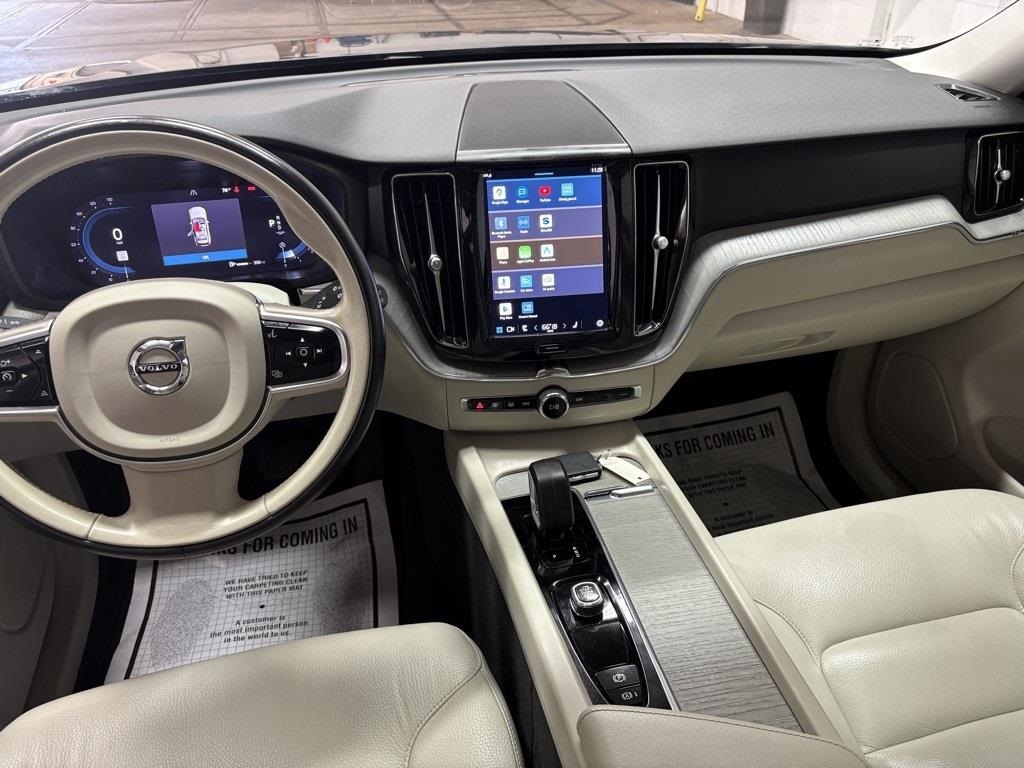 2024 Volvo XC60 B5 Plus photo 25