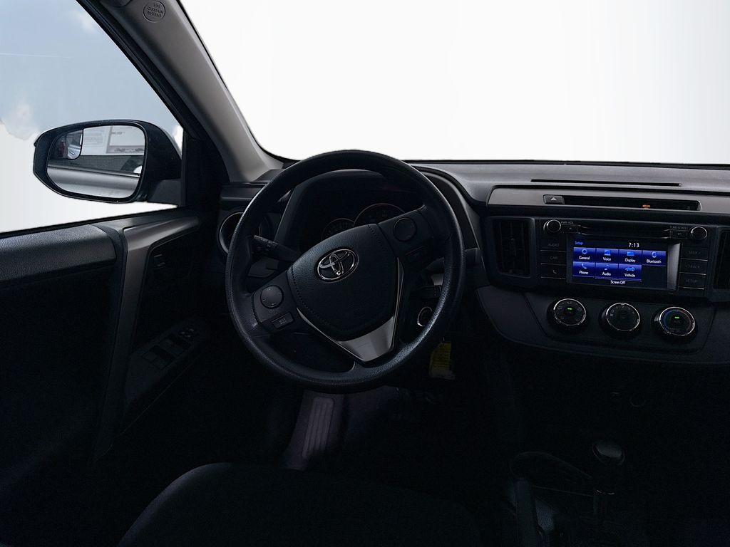 2016 Toyota RAV4 LE photo 16