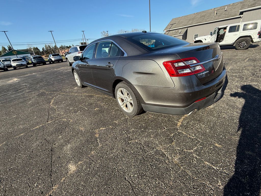 2015 Ford Taurus SEL photo 4